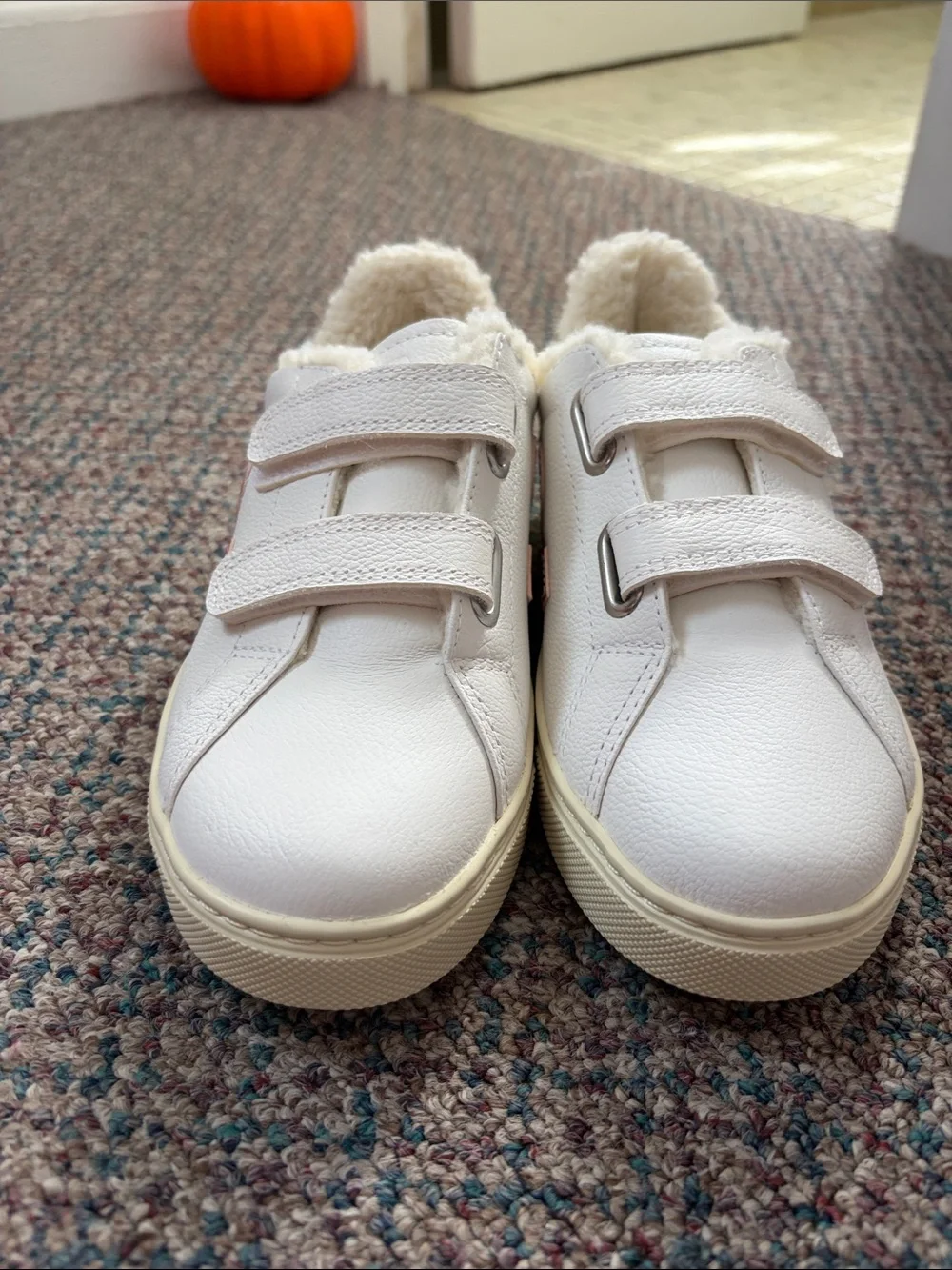 Veja girls Sherpa Esplar Sneakers White/Pink new without box size 3